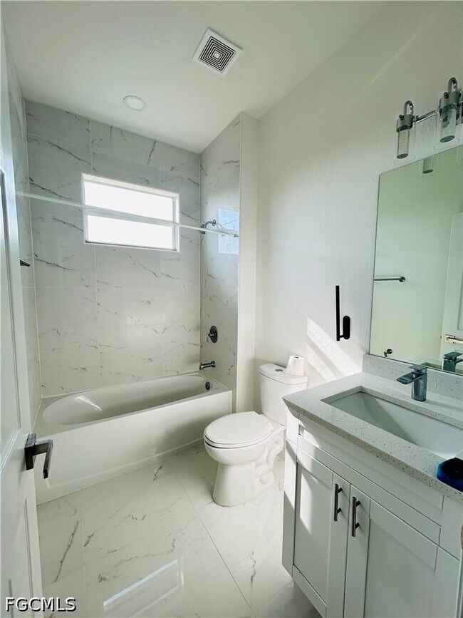 Building Photo - 2022 Xelda Ave N