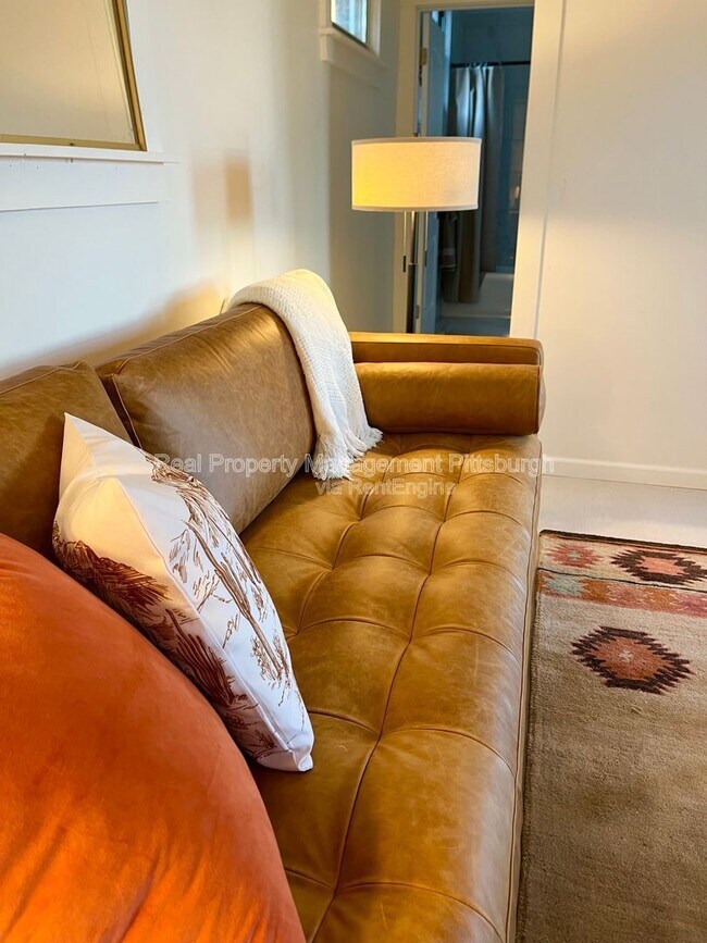 Building Photo - 2019 E Beckert Ave