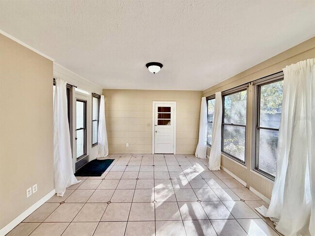 Building Photo - 301 N Madison Ave