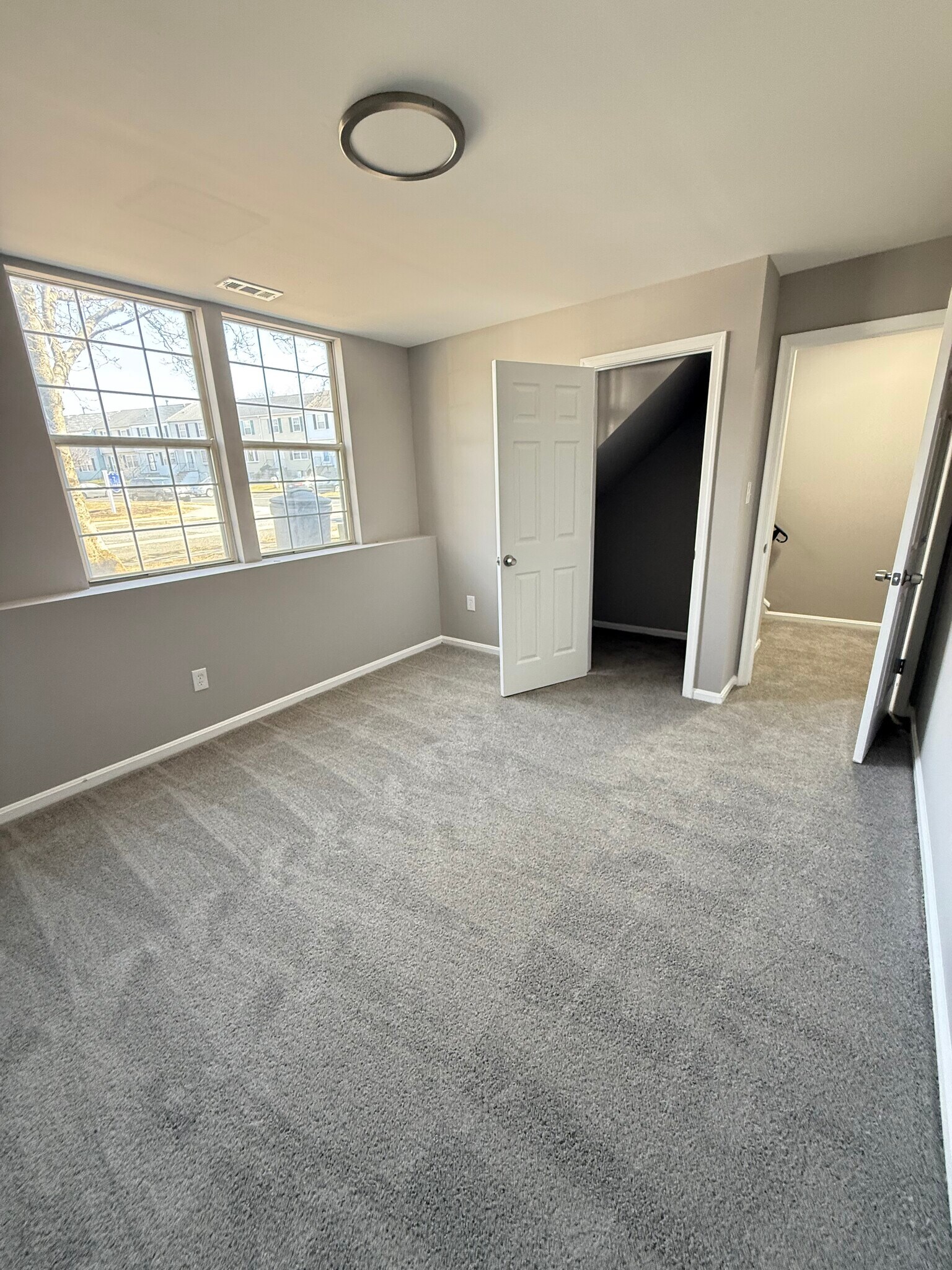 Building Photo - 518 Brighton Pl