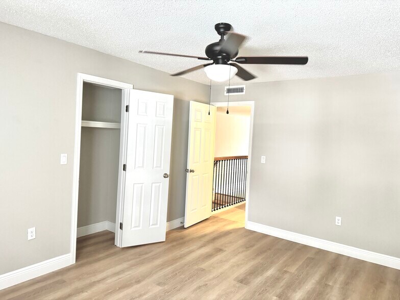 Building Photo - 6054 Amberly Ct