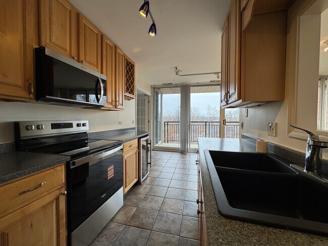 Building Photo - 6020 Oakwood Dr