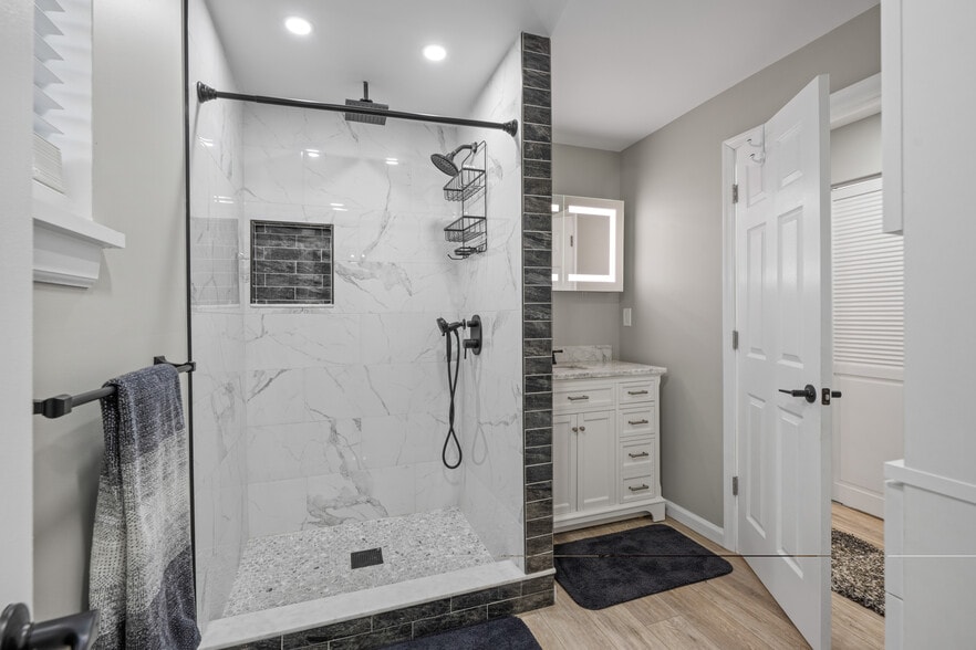 Building Photo - 207 Woodlawn Ave