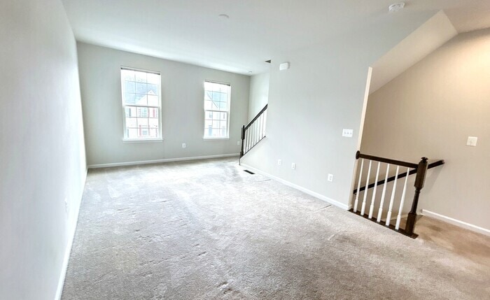 Building Photo - 502 River Crest Way