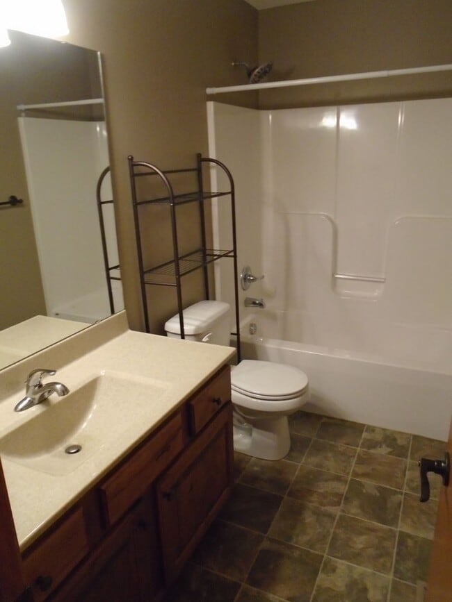 Building Photo - Beautiful Home Great Location