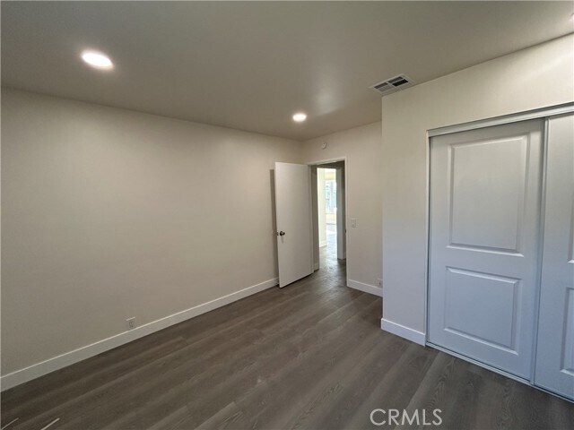 Building Photo - 522 W 4th St