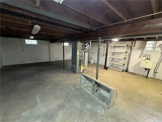 Building Photo - 1196 Knox Ave