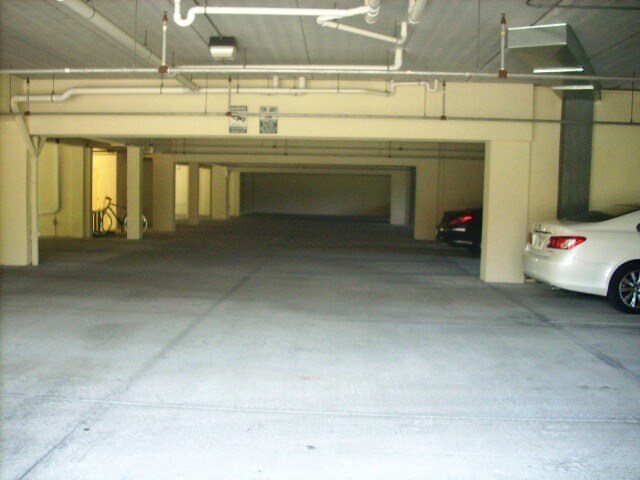 Building Photo - NEW PRICE! Venice Island 3BR/2BA 3rd Floor End Unit Condo