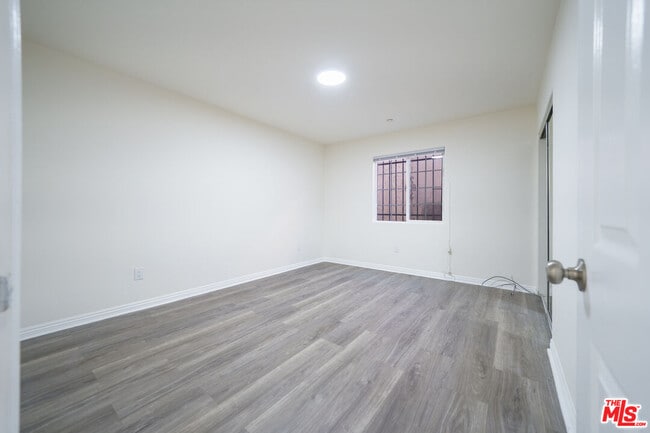 Building Photo - 10952 1/2 Wilmington Ave