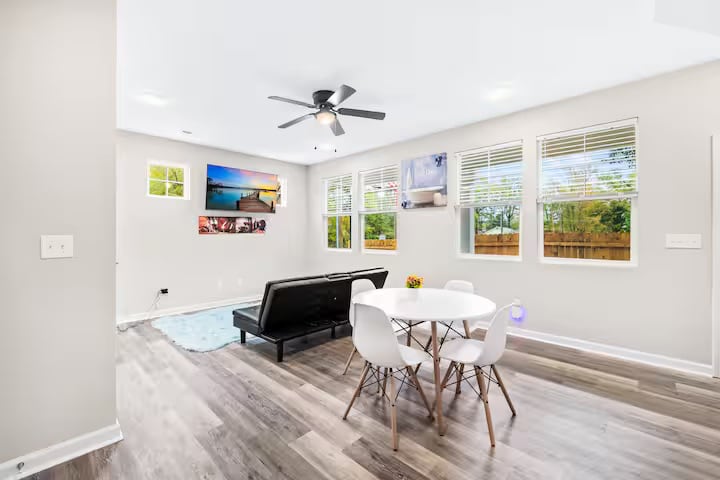 Building Photo - Room in Townhome on Mobley St