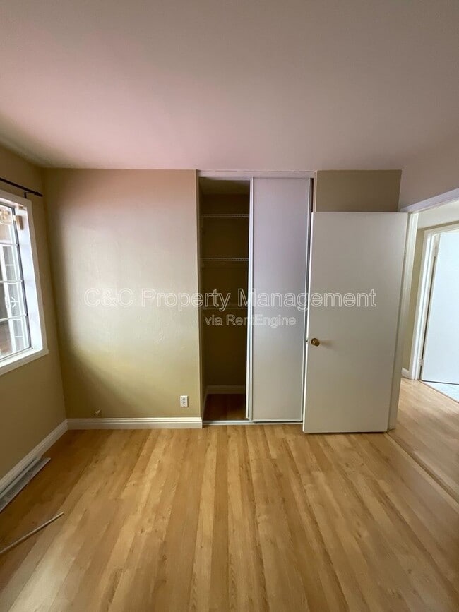 Building Photo - 3872 Tiverton Dr