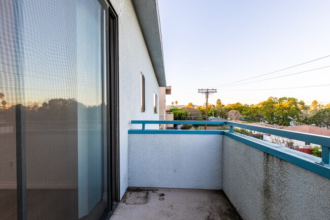 Building Photo - 2584 S Centinela Ave