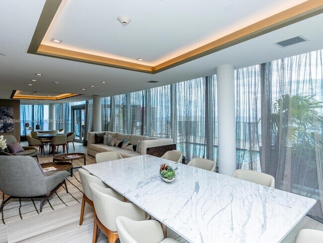 Building Photo - 4010 S Ocean Dr