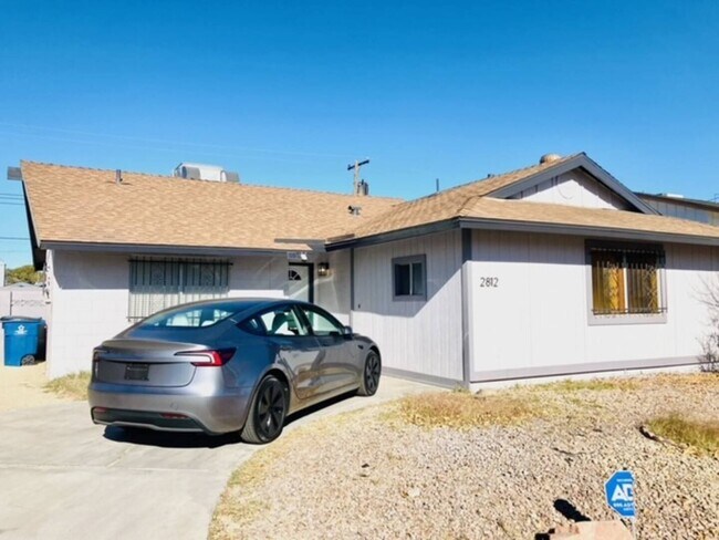 Building Photo - Fully Furnish beautiful home