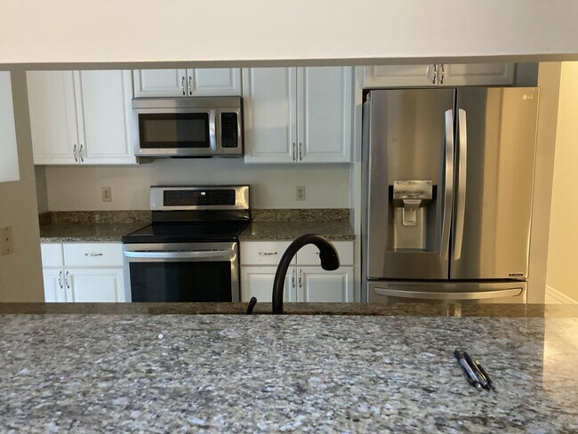 Building Photo - Charming 3 bedroom, 2 bathroom house with ...