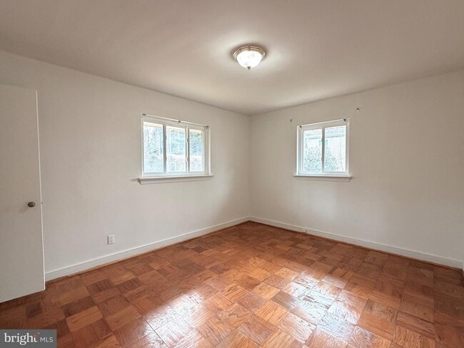 Building Photo - 2121 Patrick Henry Dr