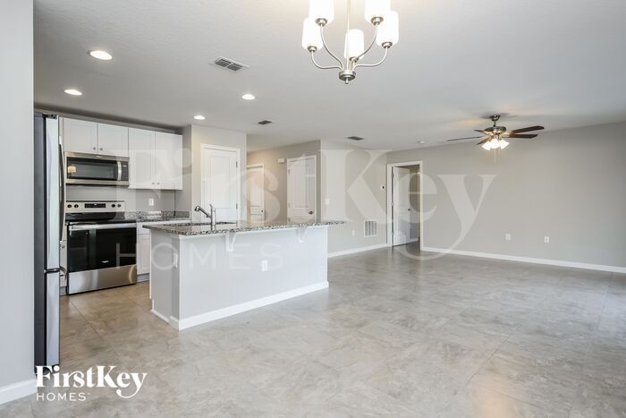 Building Photo - 421 Earhart Dr