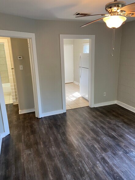 Building Photo - 1557 Van Dorn St