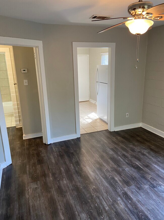 Building Photo - 1557 Van Dorn St