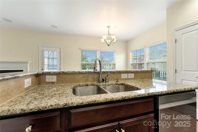 Building Photo - 1818 Fleetwood Dr