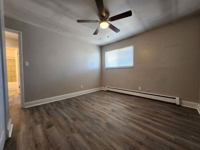 Building Photo - Updated 2-Bed, 1-Bath Apartment – On-Site Laundry | Move-In Special: Get 50% Off Your First Month...