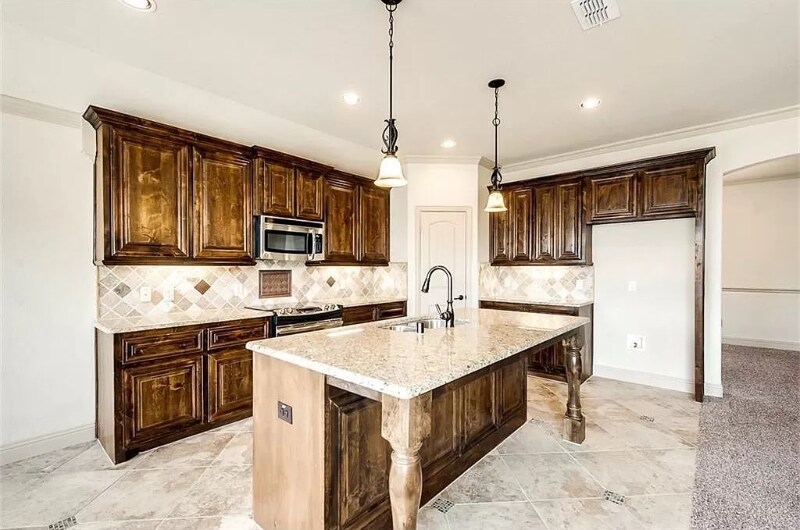Building Photo - 820 Lake Meadow Ln
