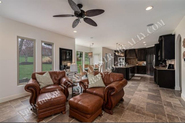 Building Photo - Gorgeous 5 Bed 5 Bath Home in Olathe-Comin...