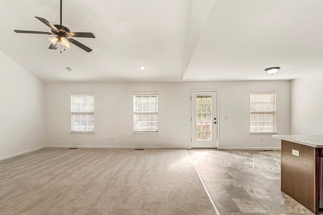 Building Photo - 76 Amy Ave