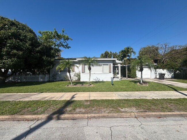 Building Photo - 5101 Spruce Ave