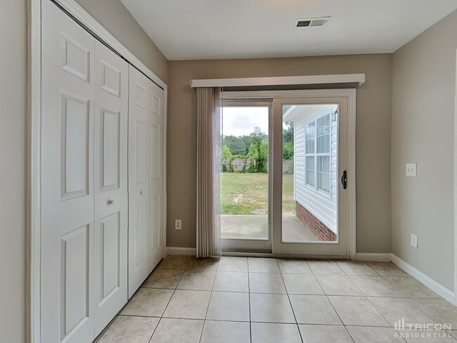 Building Photo - 459 Lenoir Dr