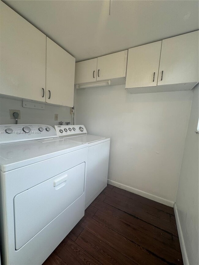 Building Photo - 8607 SW 137th Ave