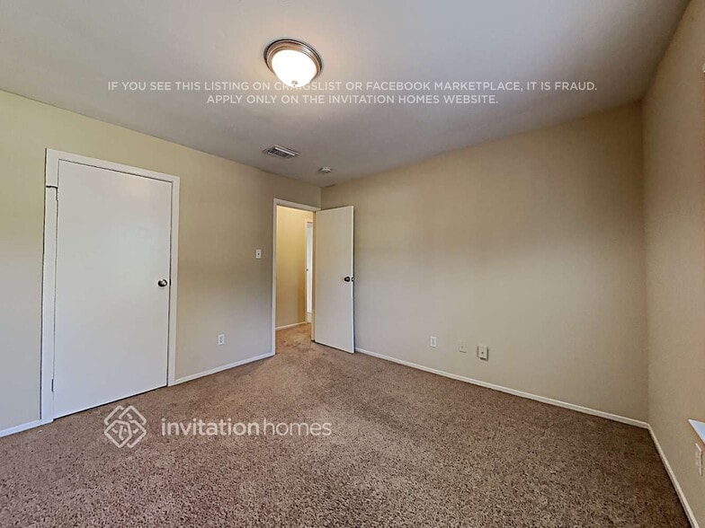 Building Photo - 2022 Oak Shores Dr