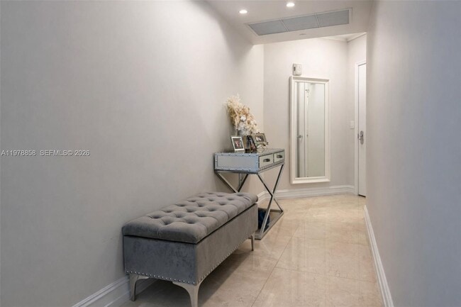 Building Photo - 20000 E Country Club Dr