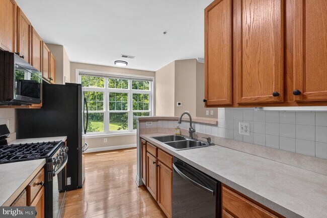 Building Photo - 2111 Ganton Green