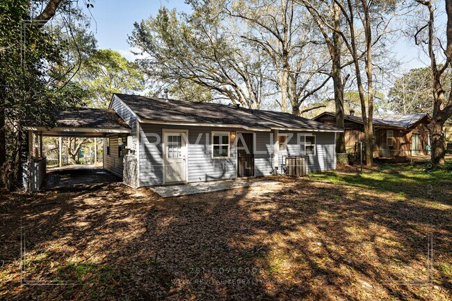 Building Photo - 3 BR 2 BA Home with Fenced Yard & Carport