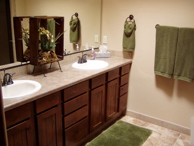 Building Photo - Nice Townhouse in Pueblo’s Gated Community