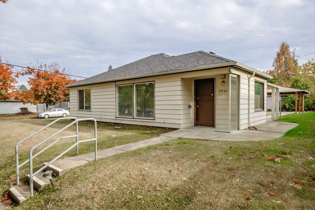 Building Photo - 2490 Maple Ave NE