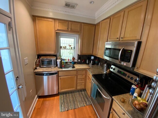 Building Photo - 2128 10th St NW