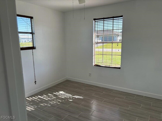 Building Photo - 305 NE 23rd St