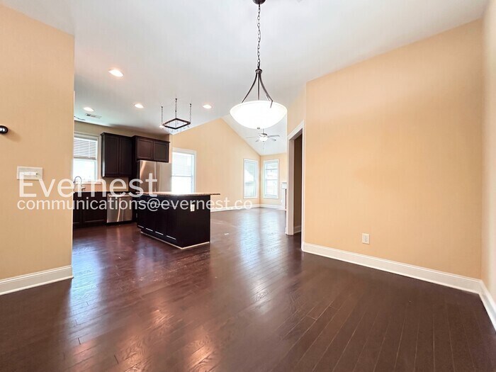 Building Photo - 1500 Drew Dr