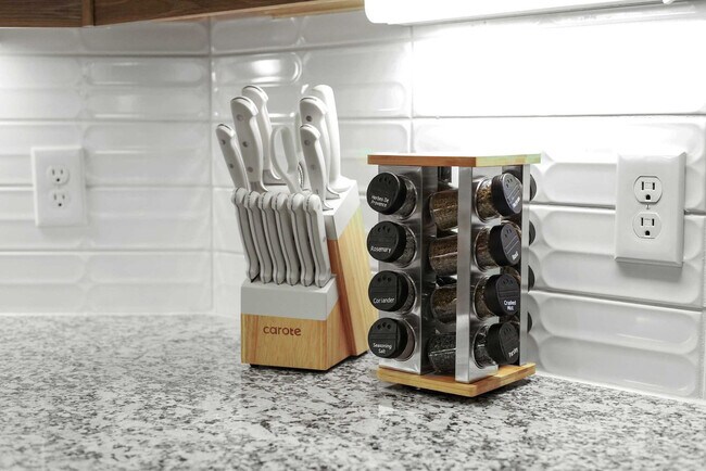 Building Photo - 13701 Montfort Dr