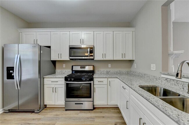 Building Photo - 4005 Edgecomb Dr