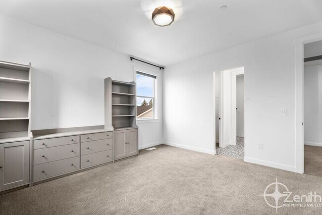 Building Photo - 990 W Magnolia Loop