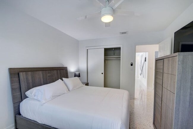 Building Photo - 1171 Bimini Ln