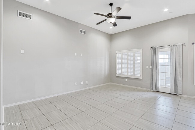 Building Photo - 7249 Long Meadow Dr
