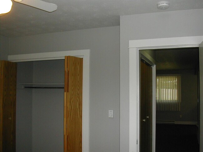 Building Photo - 249 Brookridge Ct