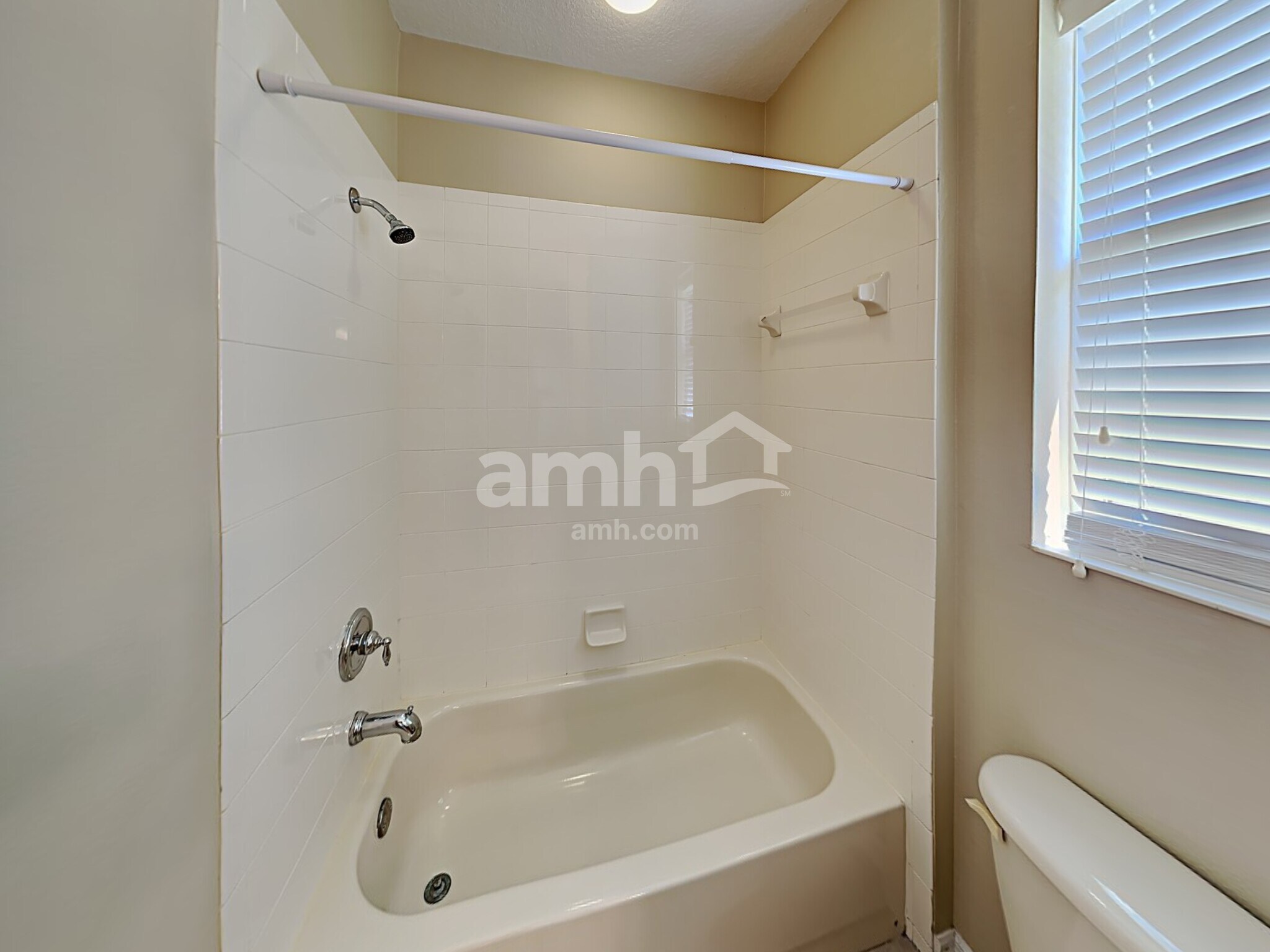 Building Photo - 3106 43rd Ave E