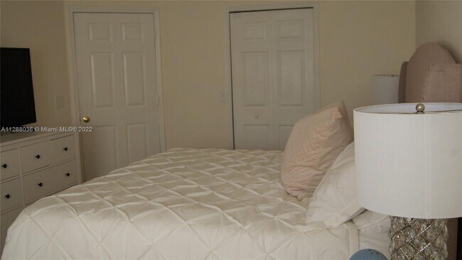 Building Photo - 3155 NE 184th St