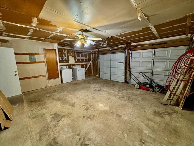 Building Photo - 6200 Woodhue Dr