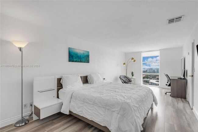 Building Photo - 13499 Biscayne Blvd